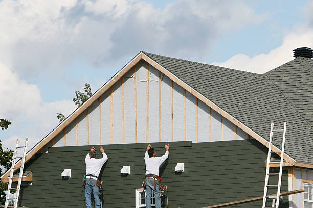 Professional Vinyl Siding technician working in Jericho, NY